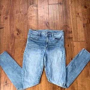 Light Wash “Vintage” American Eagle Jeans
